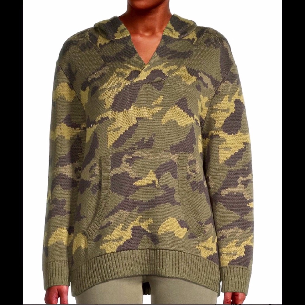 Camo Hooded Sweater - SIZE S (NEW)